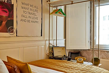 Double Room (Medium)