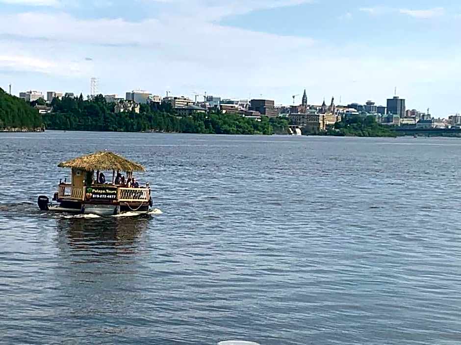 Kokomo Inn Tropical Riverfront B B