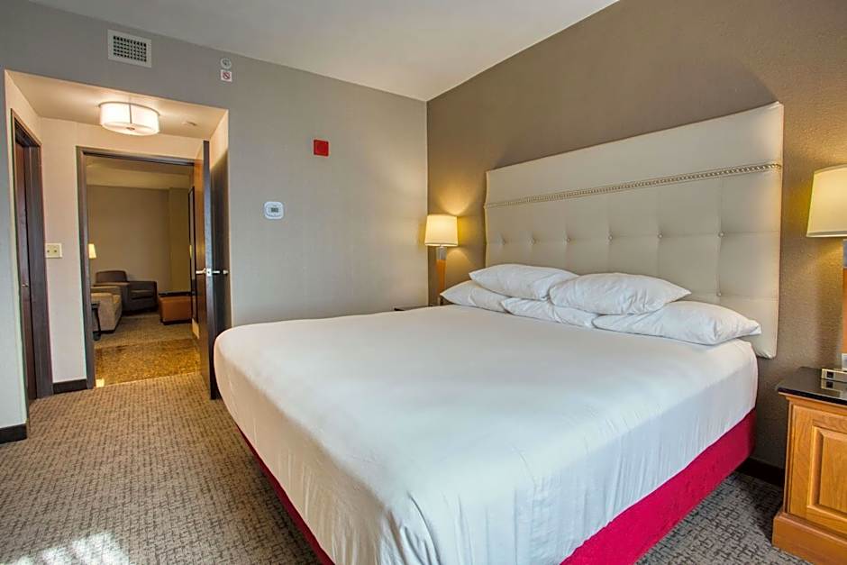 Drury Inn & Suites Near La Cantera