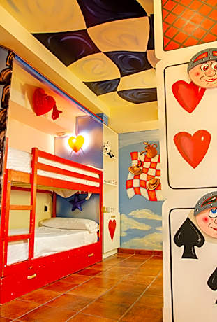 FAMILY SUITE (2 ADULTS + 2 CHILDREN)