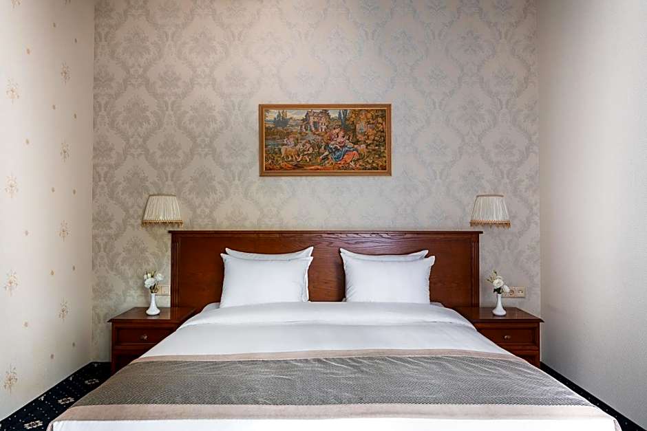 Photo 1 of 7 of Junior Suite