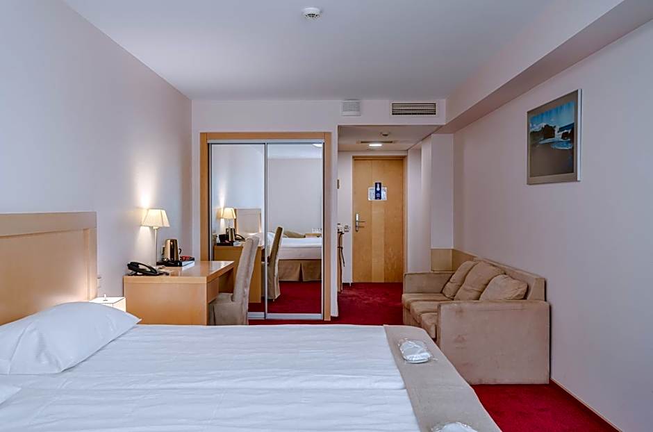 Riga Islande Hotel with FREE Parking