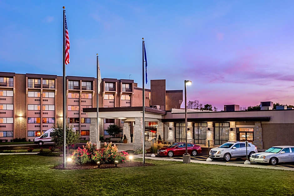 Crowne Plaza Milwaukee South By IHG