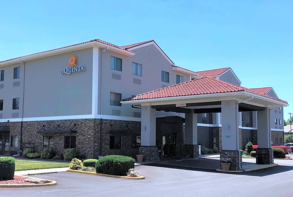 La Quinta Inn & Suites by Wyndham Elizabethtown