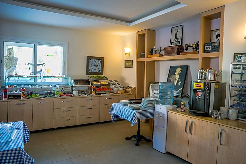 Artemis Hotel