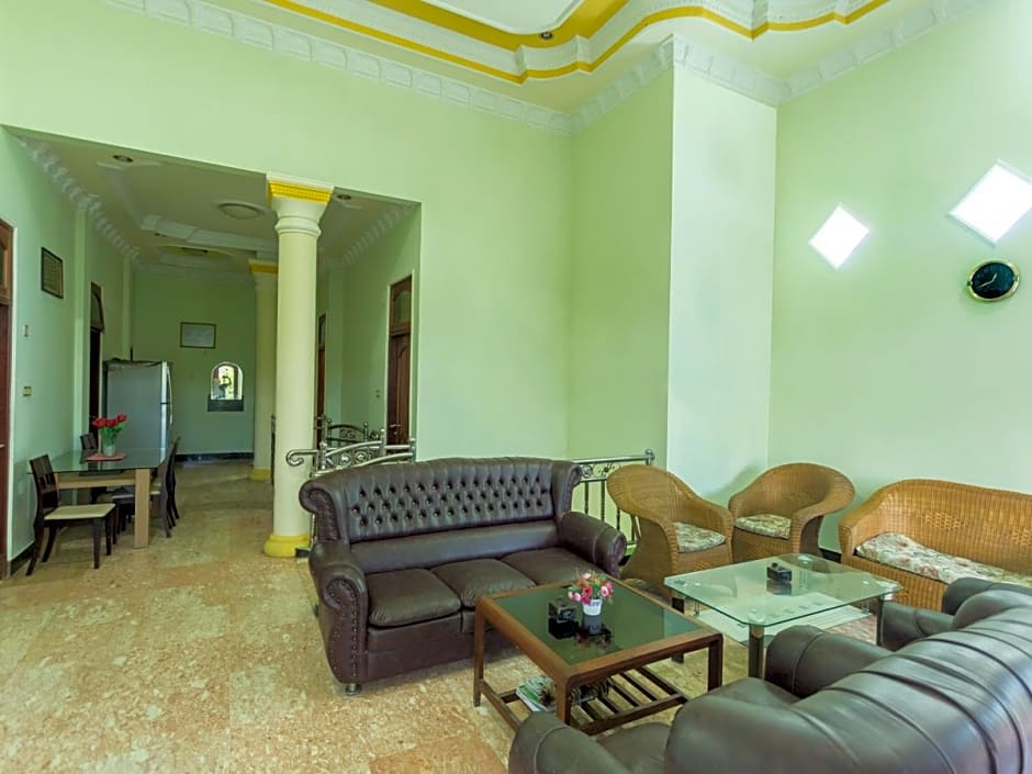 OYO 2848 Senaz Guesthouse