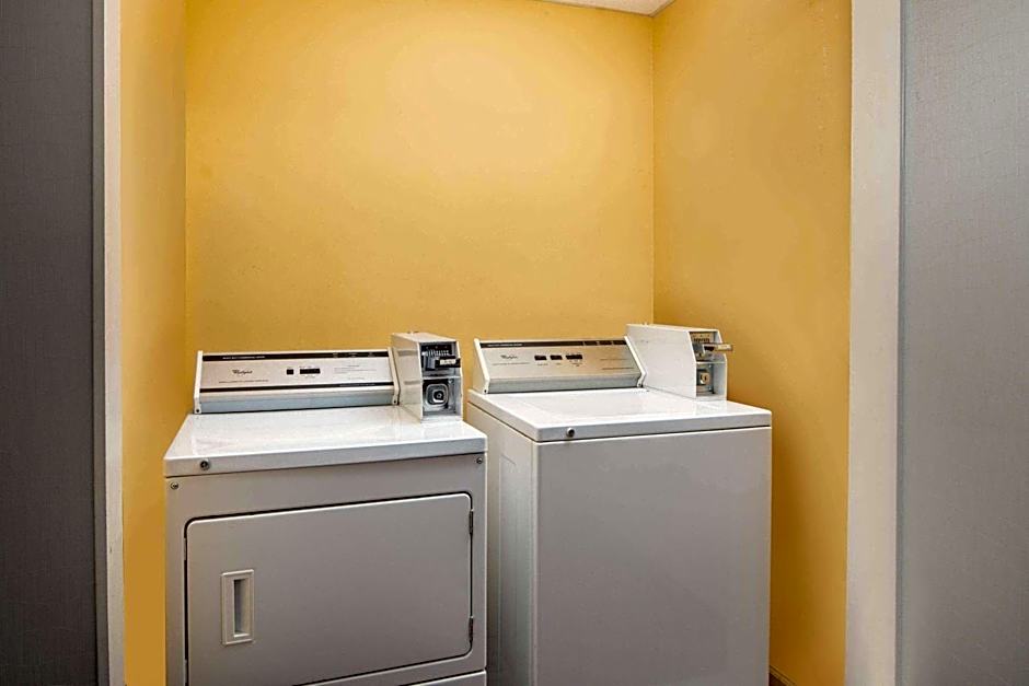 La Quinta Inn & Suites by Wyndham Atlanta Airport