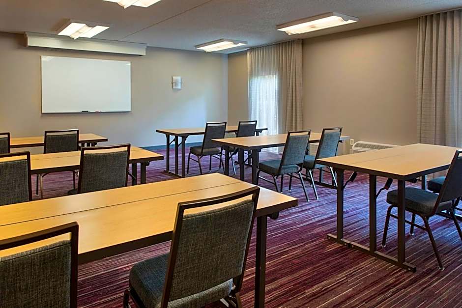 Courtyard by Marriott Lincroft Red Bank