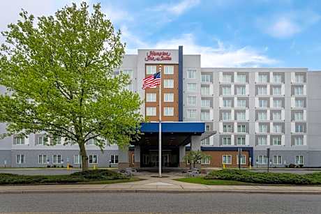 Hampton Inn & Suites Newark Airport Elizabeth