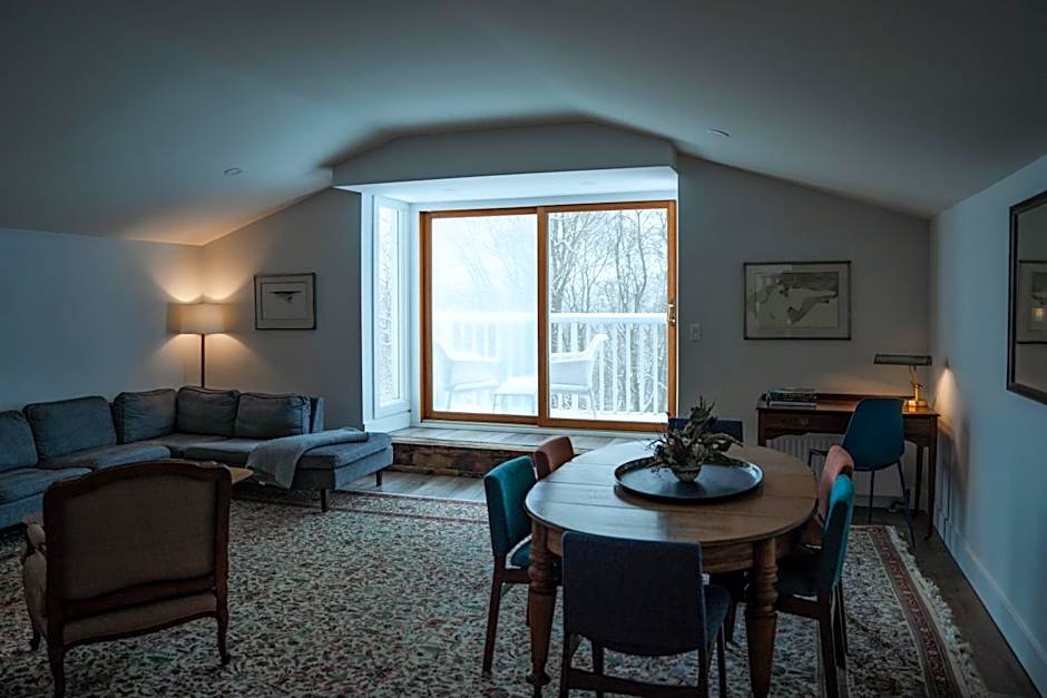South Landing Inn