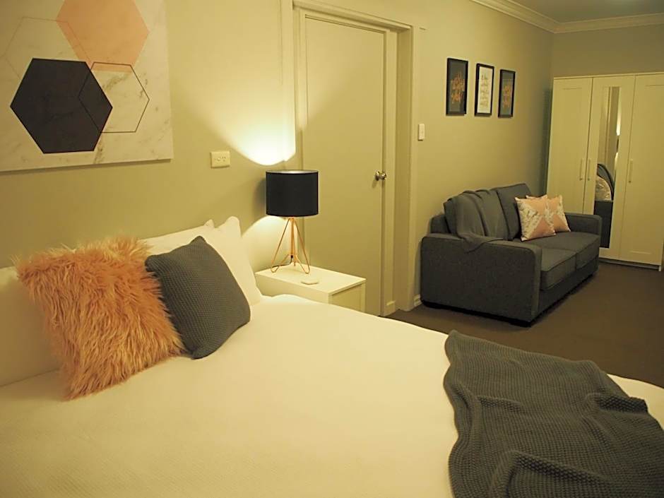 Photo 1 of 7 of Executive Suite