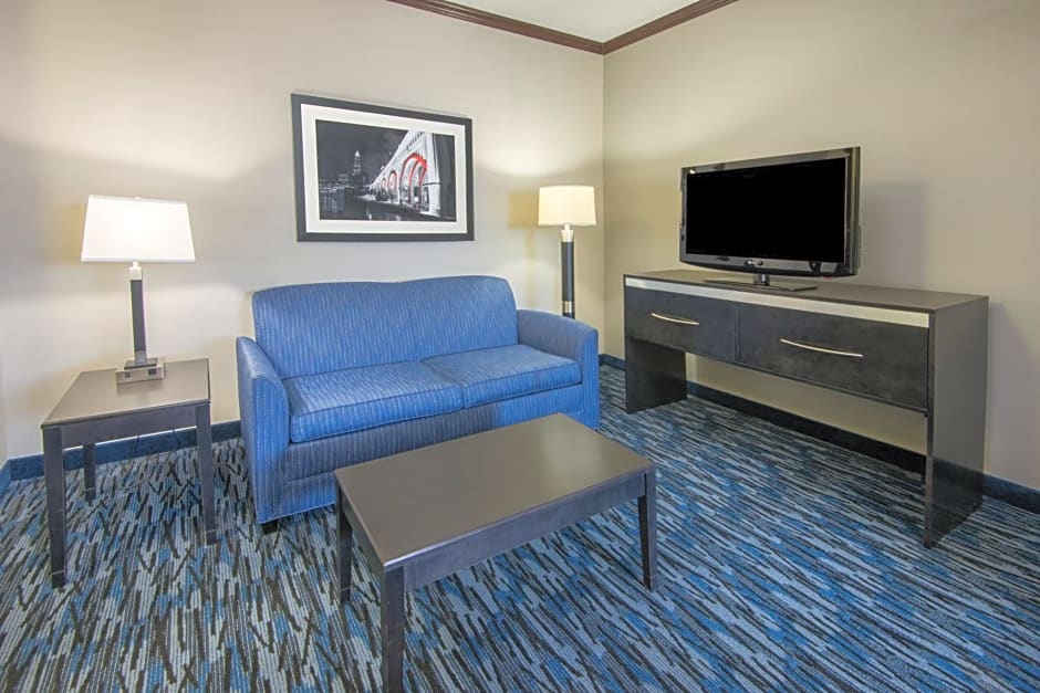 Holiday Inn Express Cleveland Airport - Brook Park, an IHG Hotel