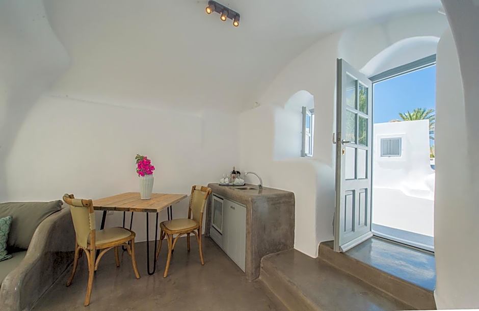 AQUA SERENITY LUXURY SUITES SANTORINI