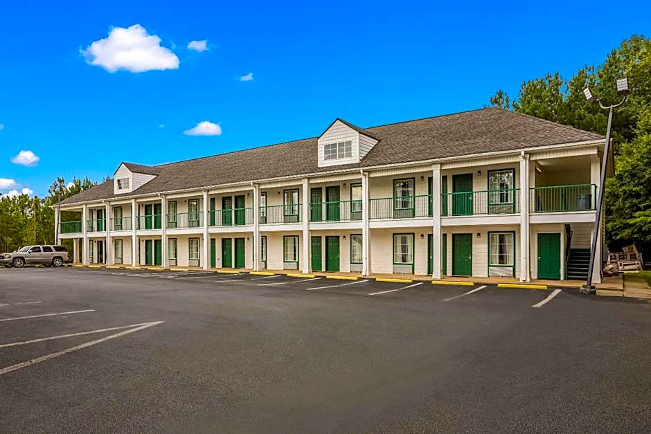 Quality Inn & Suites Greensboro near Lake Oconee