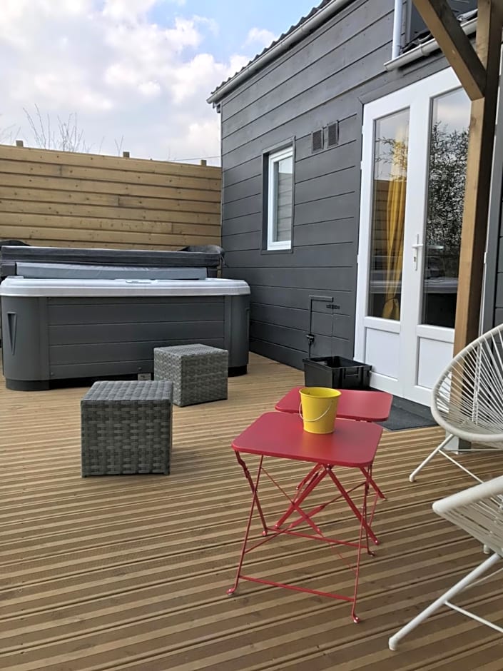 Les nuits insolites de la mothe - hébergement en bulle ou tiny house avec spa privatif