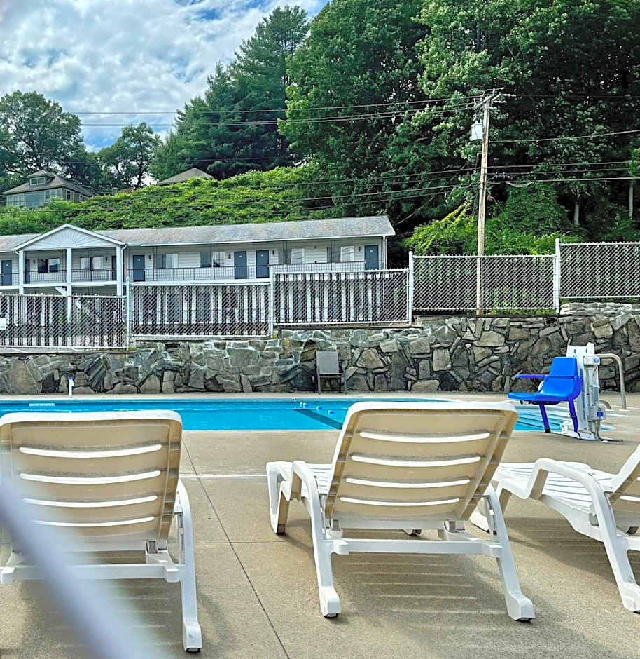 The Lake George Inn