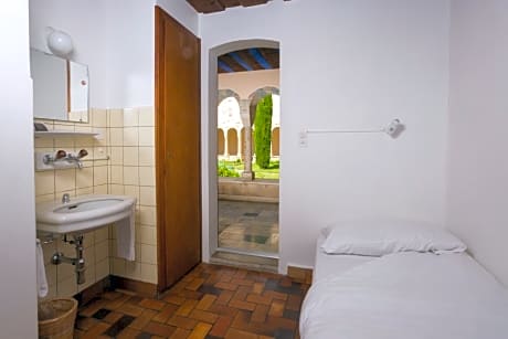 Standard Single Room with Shared Bathroom