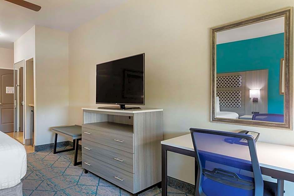 Best Western Plus Wasco Inn & Suites