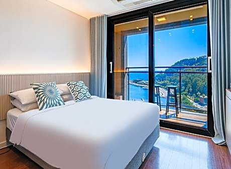 Deluxe Double Balcony Room with Sea View