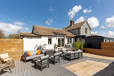 The Railway Hotel by Barefoot Retreats