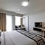 Classic Kameo Hotel & Services Apartment