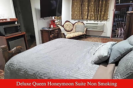 Deluxe Queen Suite