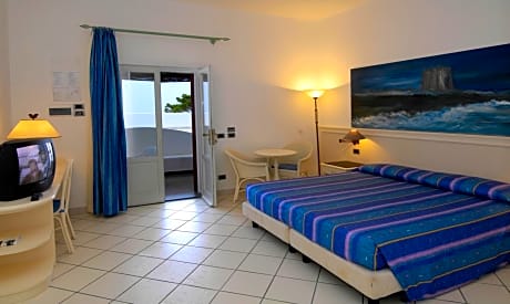 Double or Twin Room with Sea View