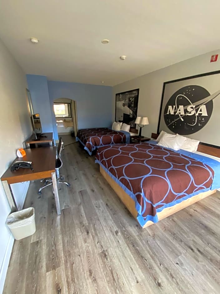 Super 8 by Wyndham Houston Hobby Airport South