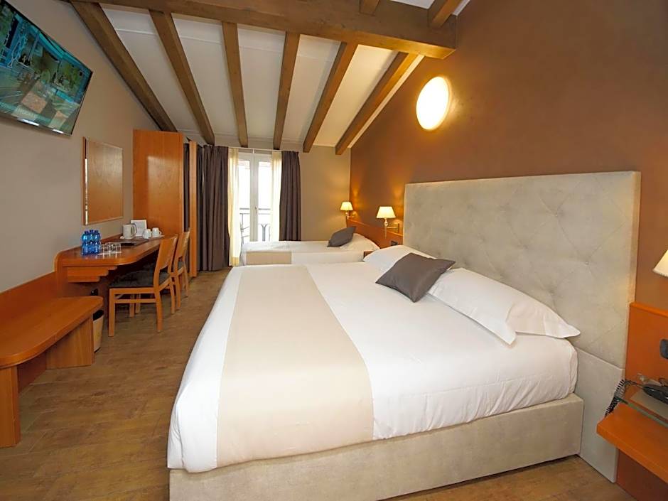 Hotel Clarin 14 by Dori