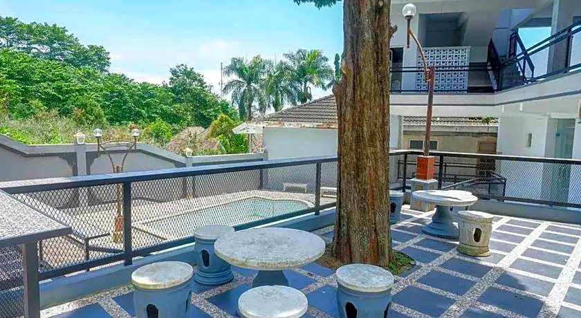 RedDoorz Plus near Taman Rekreasi Selecta 2