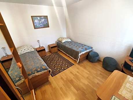 Standard Twin Room with Shared Bathroom