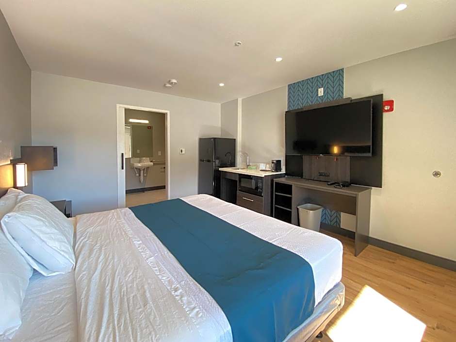 Studio 6 Suites Stockton, CA Waterfront