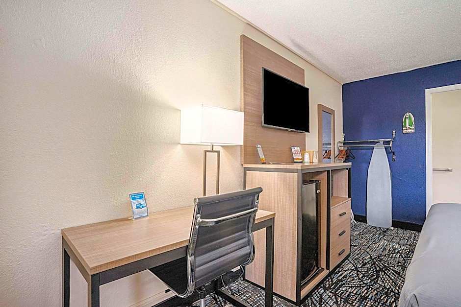 Rodeway Inn Grand Haven