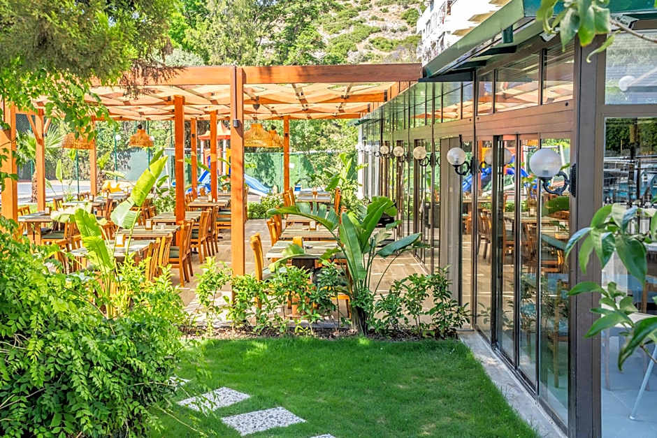 Marbel Hotel by PalmWings