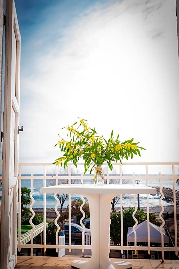 Hotel et Appartements Reine D'Azur