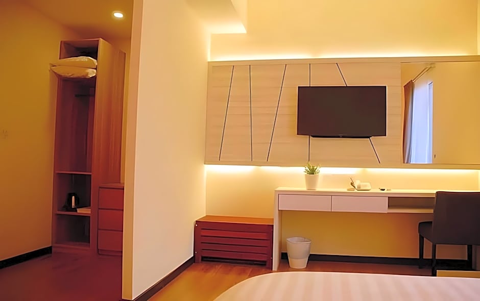 iStay Hotel
