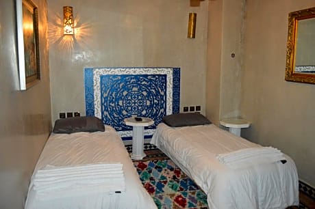 Deluxe Room (2 Adults + 1 Child)