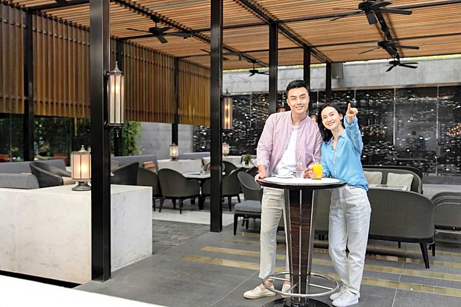 HUALUXE Yangjiang City Center By IHG