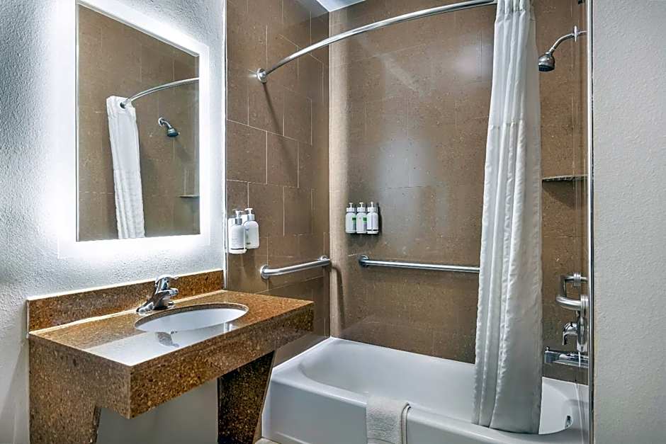 La Quinta Inn & Suites by Wyndham Alvin