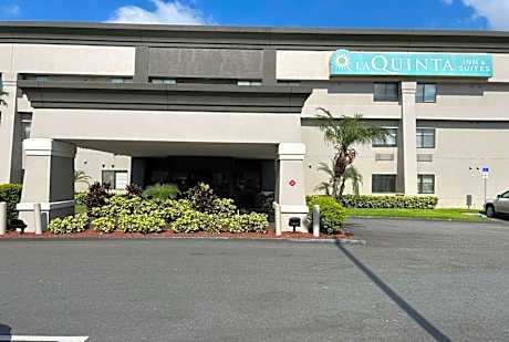 La Quinta Inn & Suites by Wyndham Orlando South