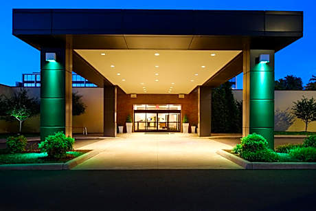 Holiday Inn and Suites Charleston West By IHG