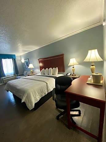 Quarters Inn & Suites