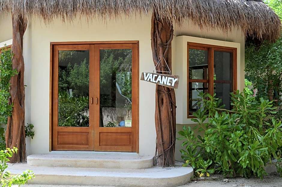 Casa Iguana Holbox - Beachfront Hotel