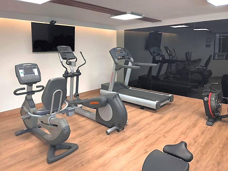 HS HOTSSON Hotel Tampico