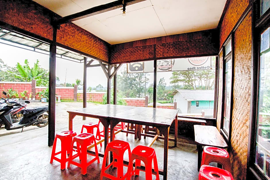 Super OYO 2961 Artana Bed & Breakfast