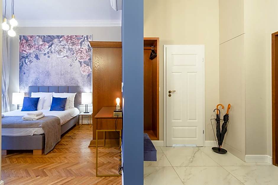 MR 3 Apartments