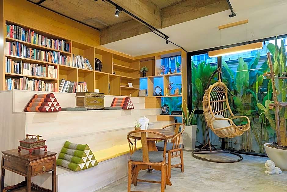 YOLO Bangkok Boutique Hotel