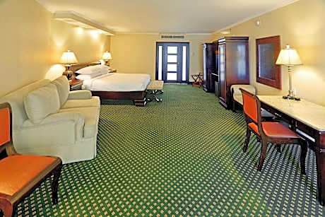 1 bedroom junior suite, 1 king, corner room, high floor, whirlpool