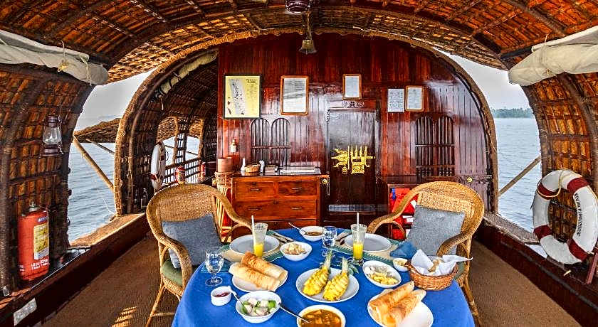 Spice Coast Cruises - Houseboat, A CGH Earth Experience