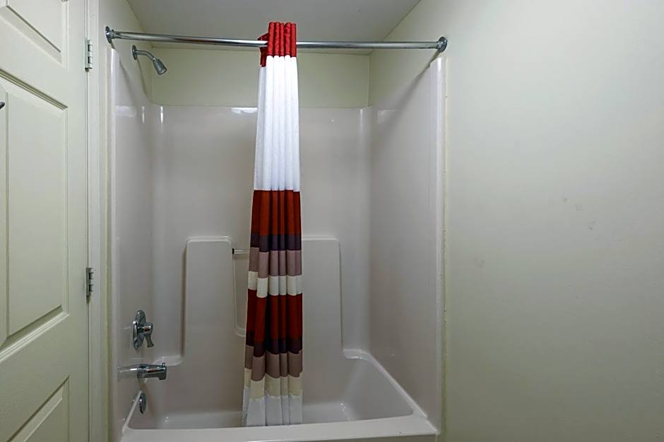 Red Roof Inn Hendersonville